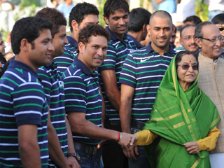 Tendulkar greets Indian Prime Minister Pratibha Patil at a tea party to celebrate India's World Cup win 