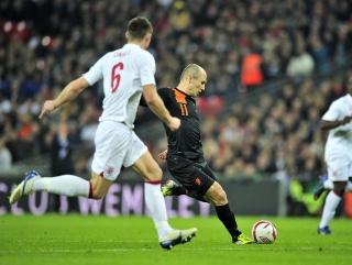 Robben scores Holland's first goal