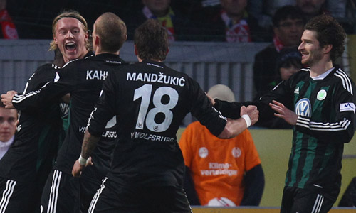 090 Football News Photo