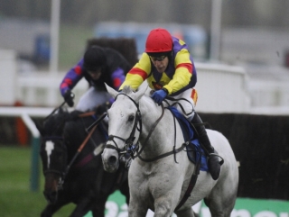 Grands Crus gets his chasing career off to the perfect start.