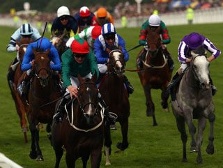 Holberg comes home in front to win the Queen's Vase at Royal Ascot 2009 