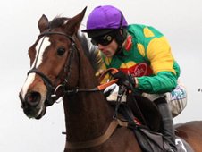 Kauto Star, Sam Thomas up, on his way to his second Betfair Chase victory in 2007