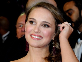 Jamie can't decide who he likes more - Natalie Portman or Frankel?