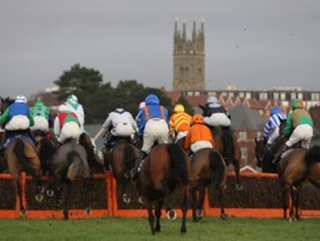 Graham Cunningham recommends three in-running bets at Warwick on Saturday