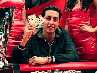 Mohamed Ali Houssam shows off his winning hand at WPT Marrakech (Photo: World Poker Tour)