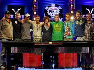 This excellent photograph of the November Nine was taken by PokerNews.com