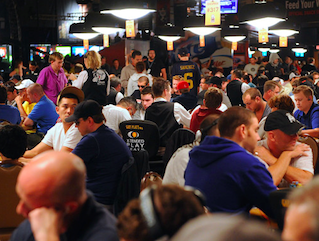 A wild Day 2b at the 2011 WSOP Main Event (Photo credit: PokerNews / WSOP.com)