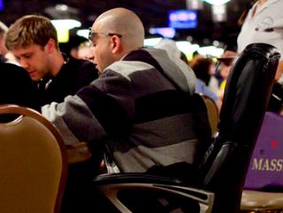 Kevin MacPhee made Tommy Vedes get up from his comfortable chair on Day 1d (Photo credit: PokerNews / WSOP.com)