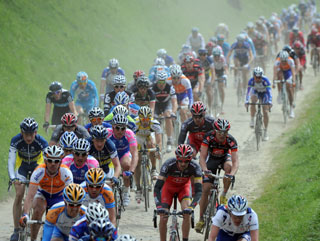 The pack makes its way, unbelievably, down a cobbled road! 