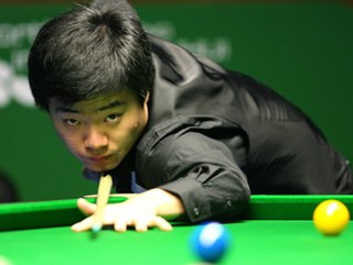Ding Junhui holds a narrow 9-7 lead over young Judd Trump