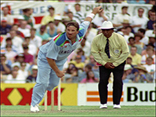 Ian Botham bowling in the 1992 World Cup