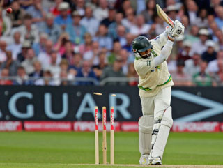 Danish Kaneria is clean bowled during Pakistan's first innings - expect more of the same today