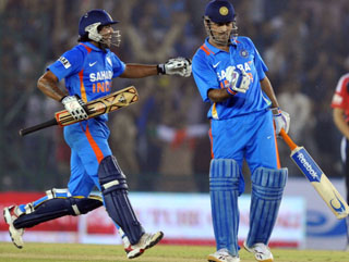 Captain's knock. Dhoni's well-paced 35 not out got India over the line in the 3rd ODI.