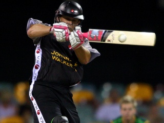 Adam Gilchrist looks like he's begun to dust off the cobwebs and is beginning to look like his old self 