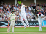 Gul looks unimpressed with Anderson's abilty to levitate, while the fielder lacking a head shows absolutely no emotion at all