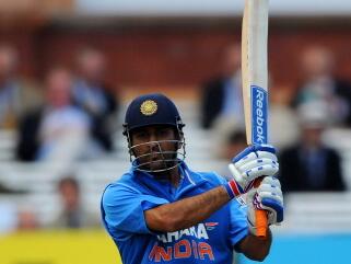 Dhoni showed courage at HQ