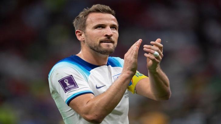 Harry Kane playing for England at the World Cup