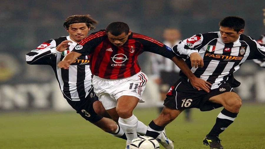 Rivaldo playing for Milan.jpg