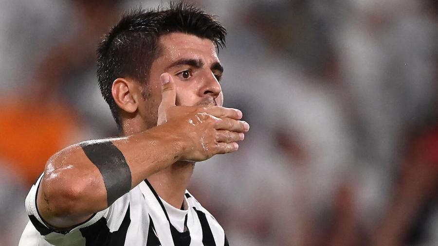 Alvaro Morata blows kiss 1280.jpg