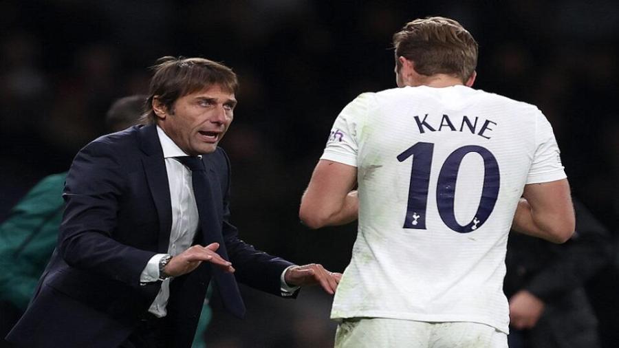 Antonio Conte and Harry Kane.jpg