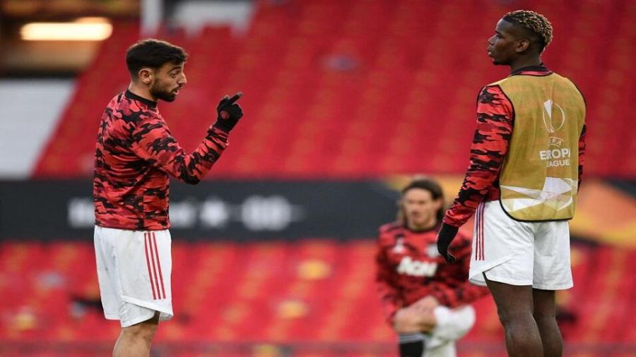 Bruno Fernandes and Paul Pogba.jpg