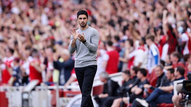 Arsenal manager Mikel Arteta applauds his team