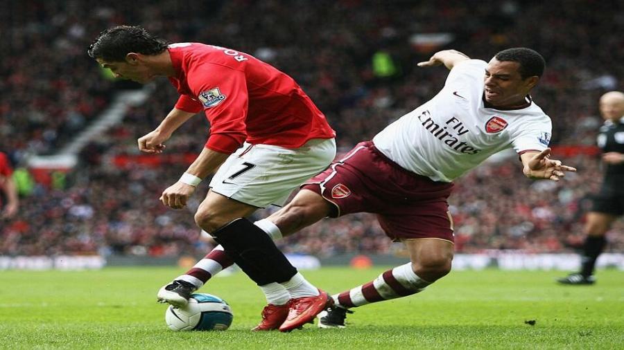 Gilberto v Ronaldo.jpg