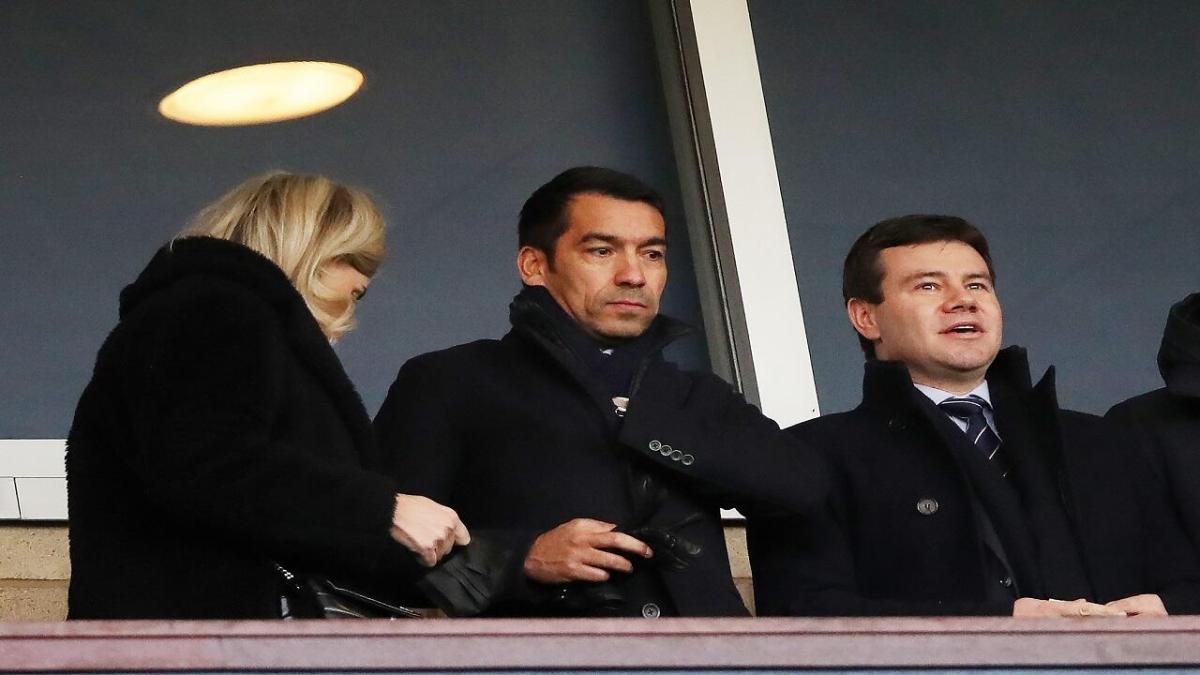 Rangers manager Giovanni van Bronckhorst