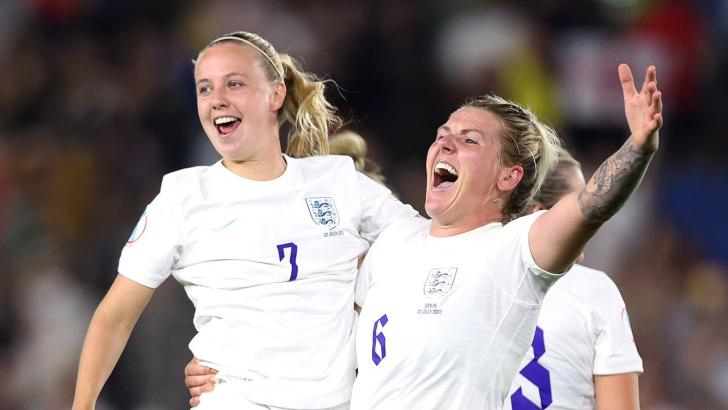 Women's England players Beth Mead and Millie Bright