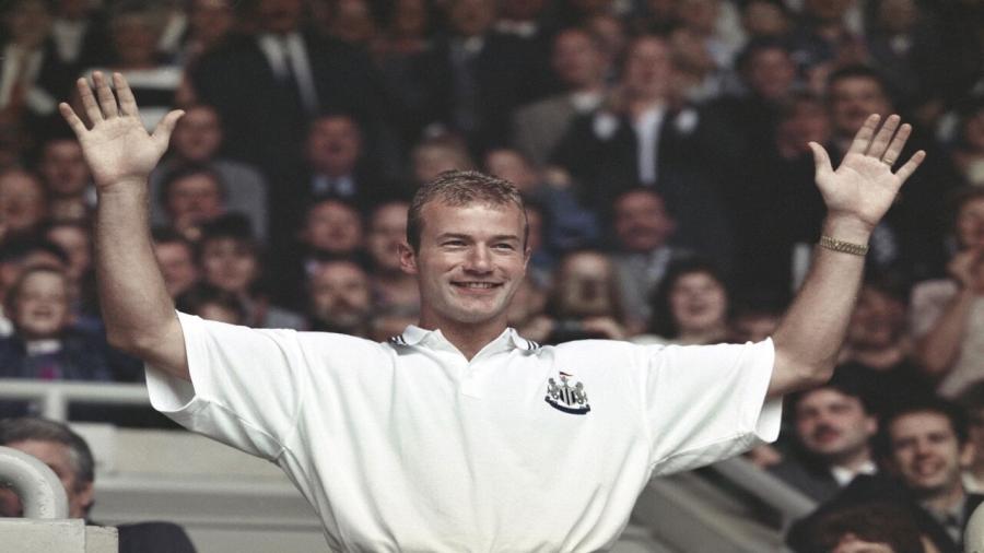 Shearer Unveiled at Newcastle 1996.jpg