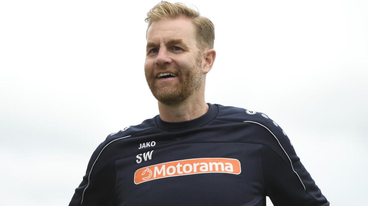Simon Weaver, the Harrogate Town manager