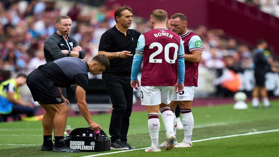 West Ham Lopetegui and Bowen.jpg