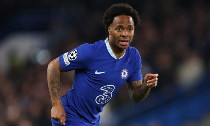 Raheem Sterling playing for Chelsea
