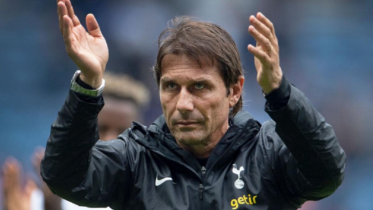 Antonio Conte managing Tottenham 