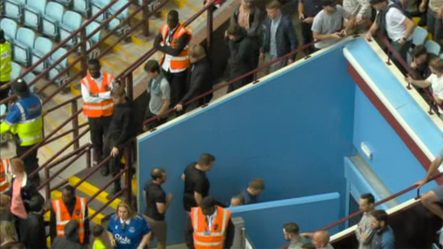 Everton Fans leave early copy.png