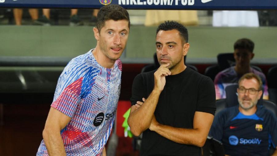 Thumbnail image for Thumbnail image for Robert_Lewandowski_Xavi.jpg