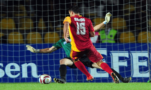 090 Football News Photo
