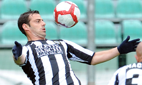 090 Football News Photo