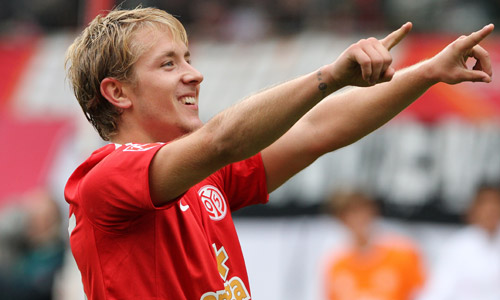 090 Football News Photo