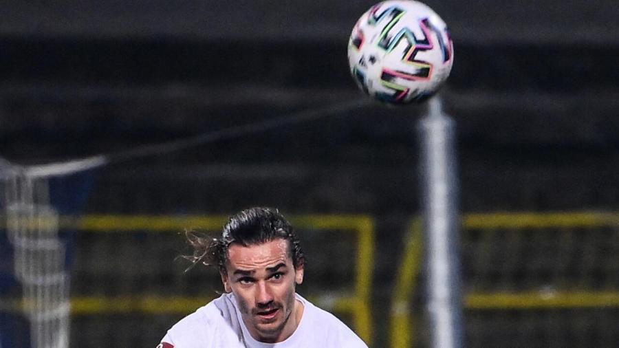 griezmann_france_white.jpg
