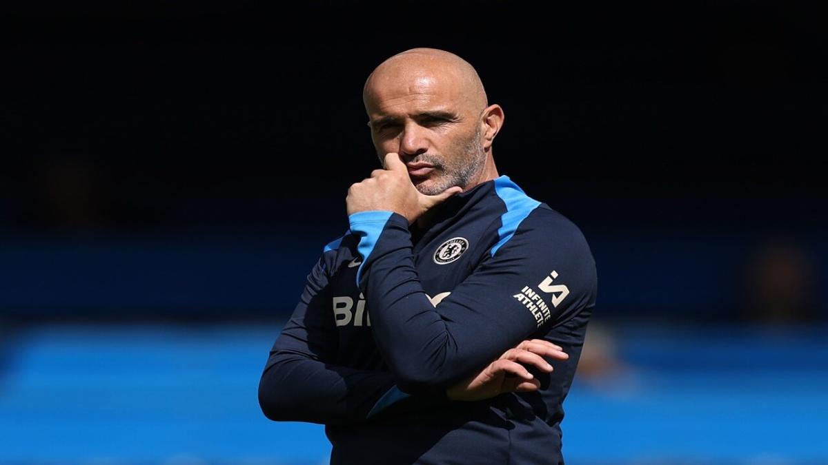 Chelsea manager Enzo Maresca