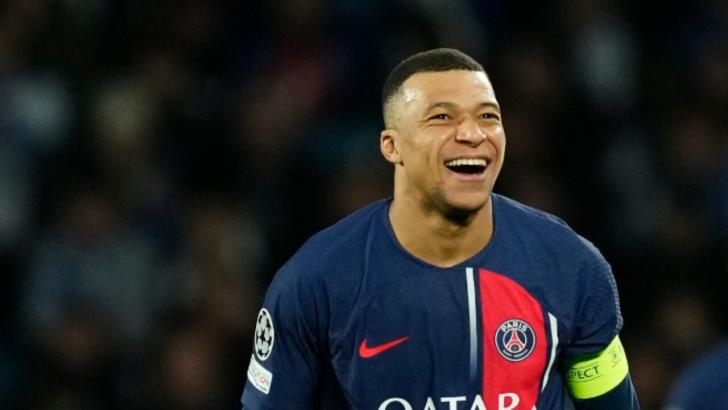 Kylian Mbappe playing for PSG