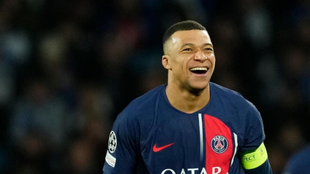 Kylian Mbappe playing for PSG