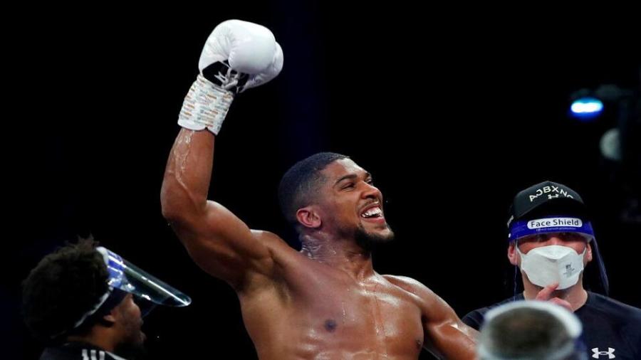 Anthony Joshua celebrates 956.jpg