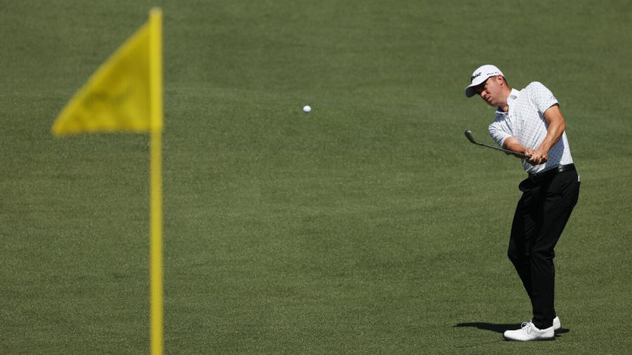 Justin Thomas chips at Augusta.jpg