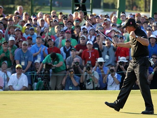 Phil Mickelson – Holing out for birdie on 18