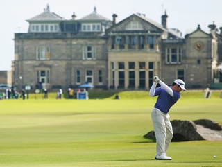 Louis Oosthuizen teeing it up on 18 on Friday