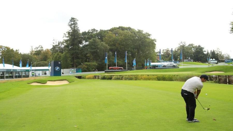 Patrick Reed chips at Wentworth 956.jpg