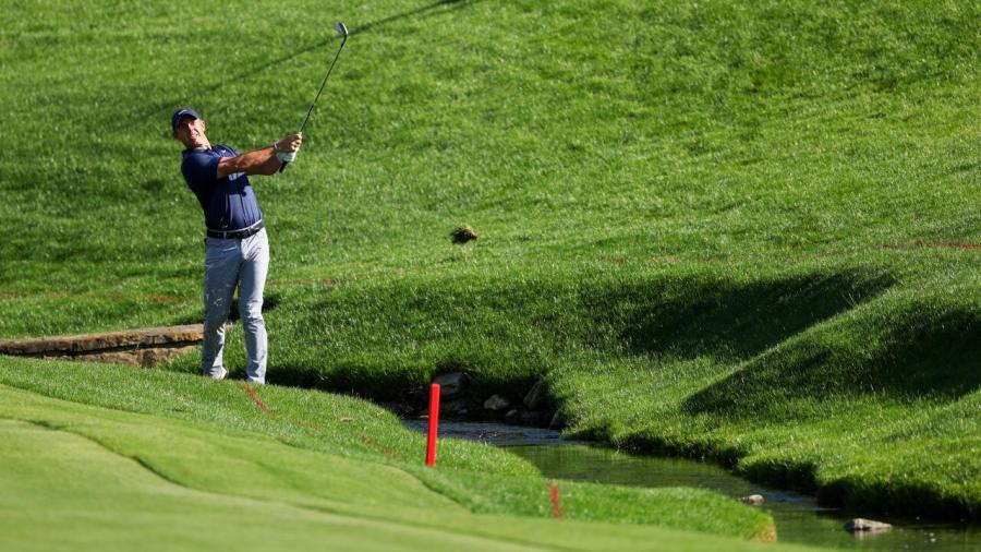 Rory McIlroy 18th Wells Fargo 2024 Rnd 3.jpg