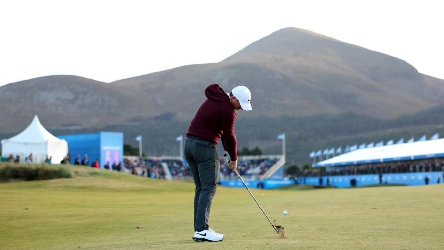 Rory McIlroy playing the 18th at the Irish Open 2024.jpg